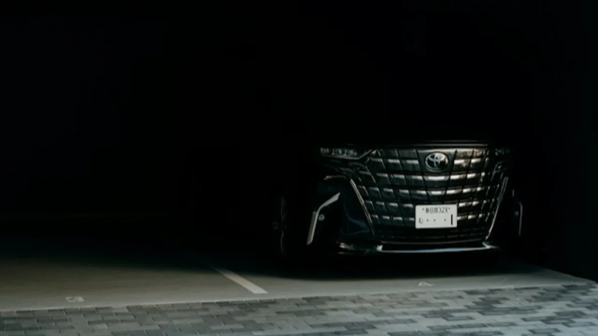 Sewa Alphard Surabaya untuk Perjalanan Premium