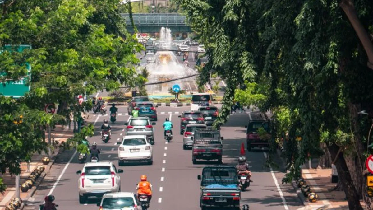 Sewa Mobil Surabaya ke Gresik untuk Kunjungan Kerja dan Perjalanan Keluarga